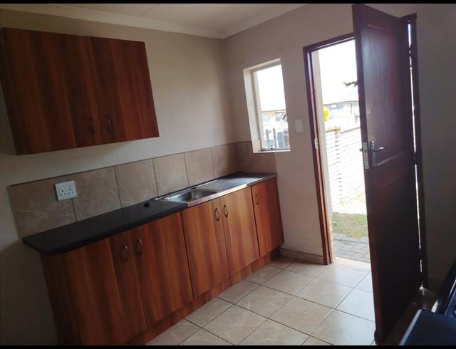 3 BEDROOM TOWNHOUSE FOR SALE IN WATERKLOOF HILL ESTATE